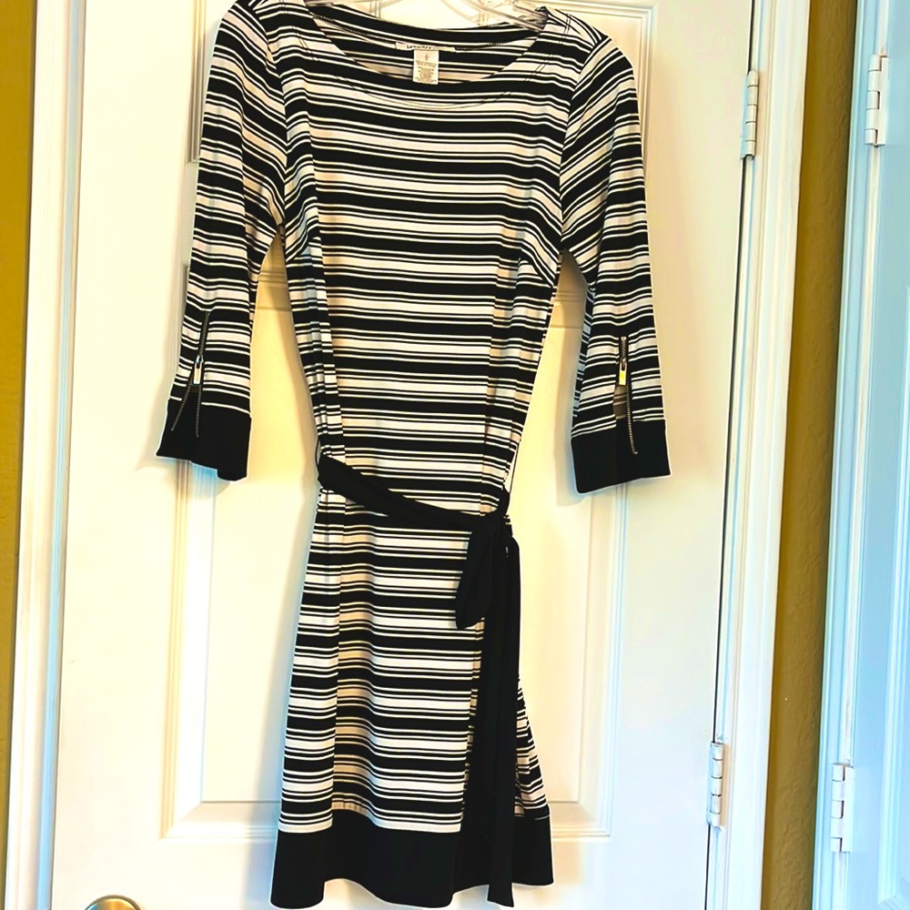 Classy black and cream all seasons dress. Very gently worn excellent condition